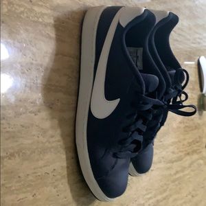 Nike Court Royale